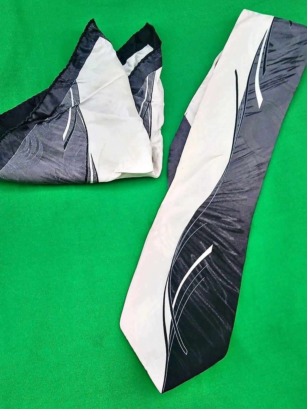 Carlo Palazzi Abstract Black & White Tie Set.. Vintage